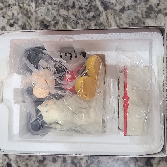 Dept. 56 Snowbabies Disney Showcase My Pal Mickey - Picture 5 of 8